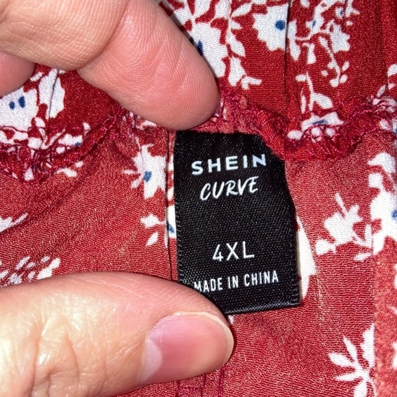 Red skirts - Picture 3 of 4